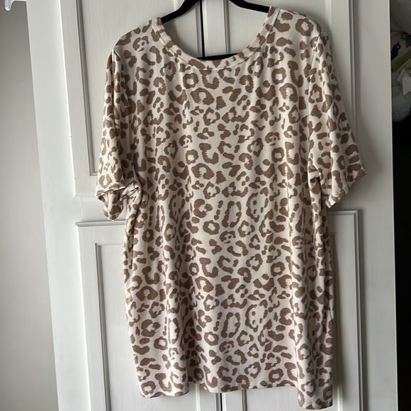 Cheetah keyhole top - Picture 4 of 5